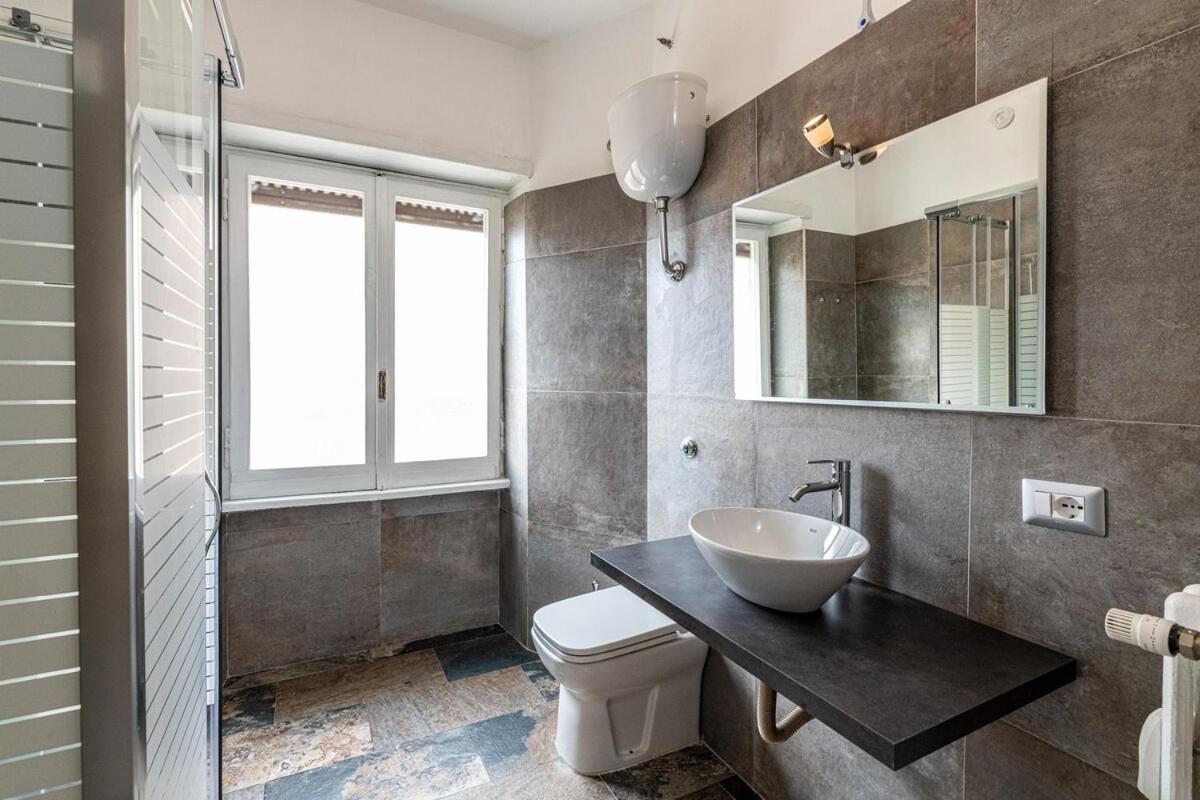 - 6 Posti Letto E 2 Bagni A 4 Fermate Dal Colosseo Apartment
