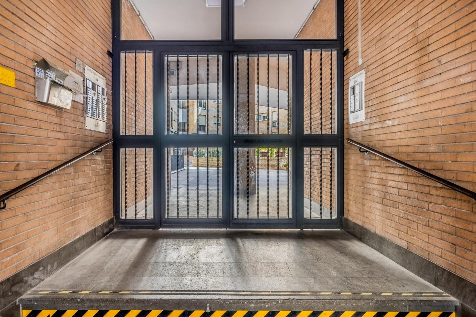 Domus Urbe Piramide Apartment *
