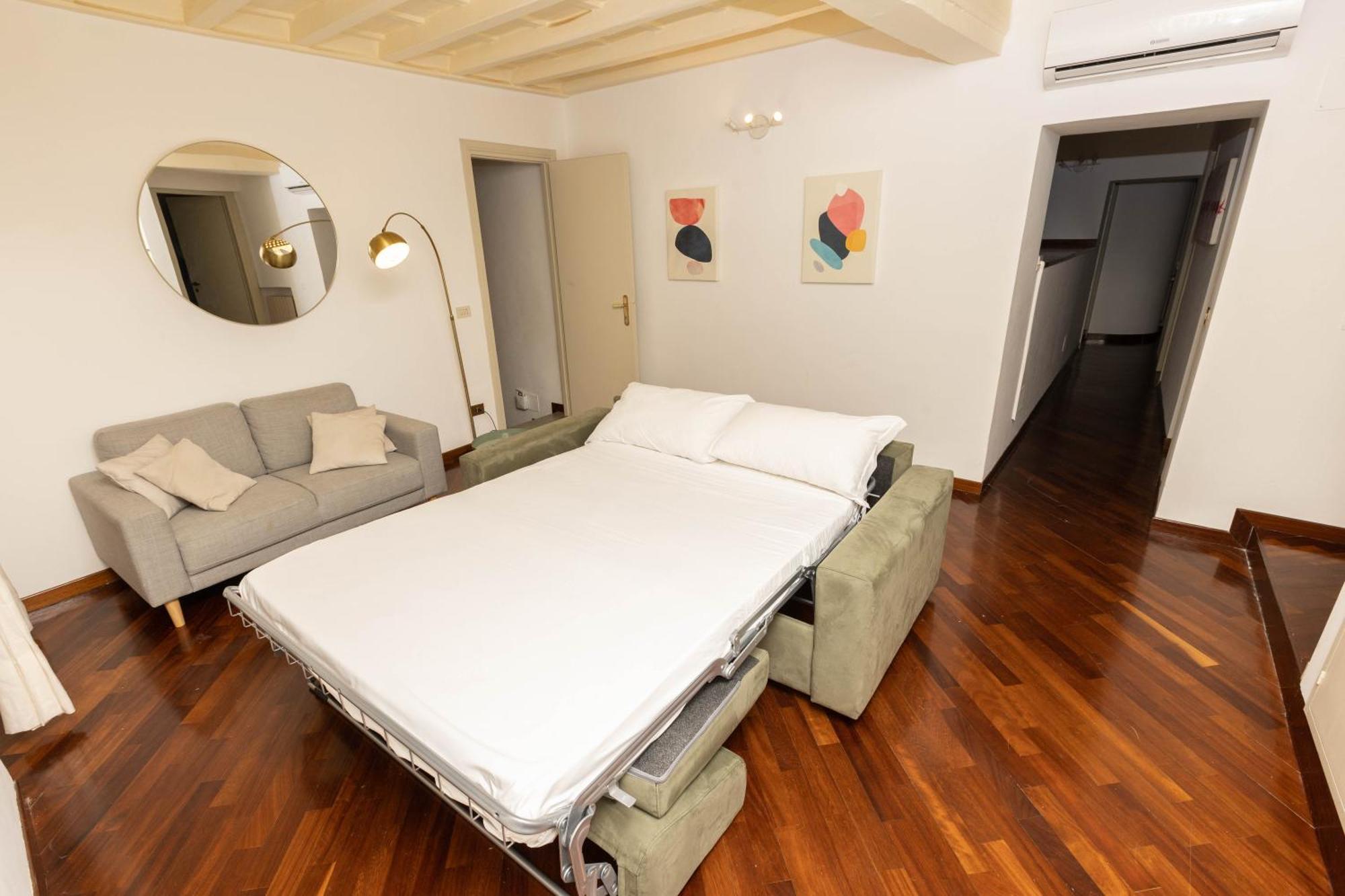 Piazza Navona Classy & Large Apartment