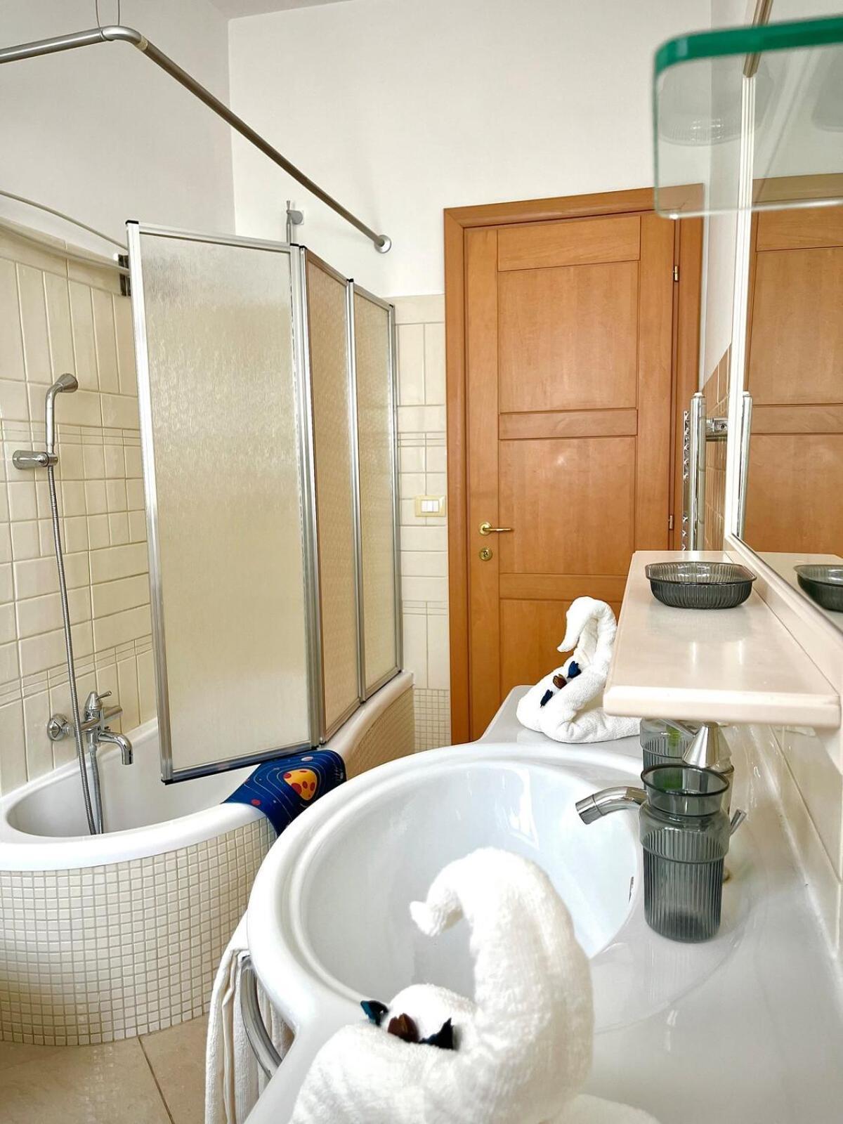 700 Meters From The Metro Holiday home *
