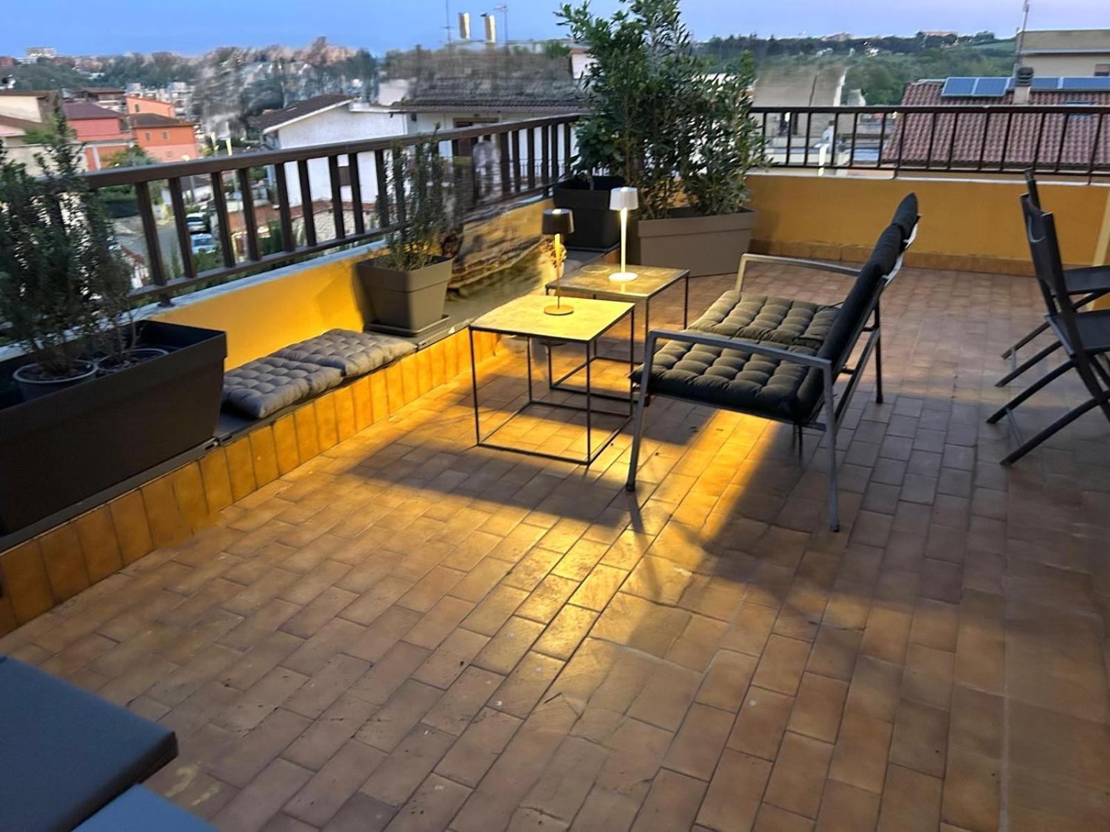 Grande Su Due Livelli Con Terrazza Roma