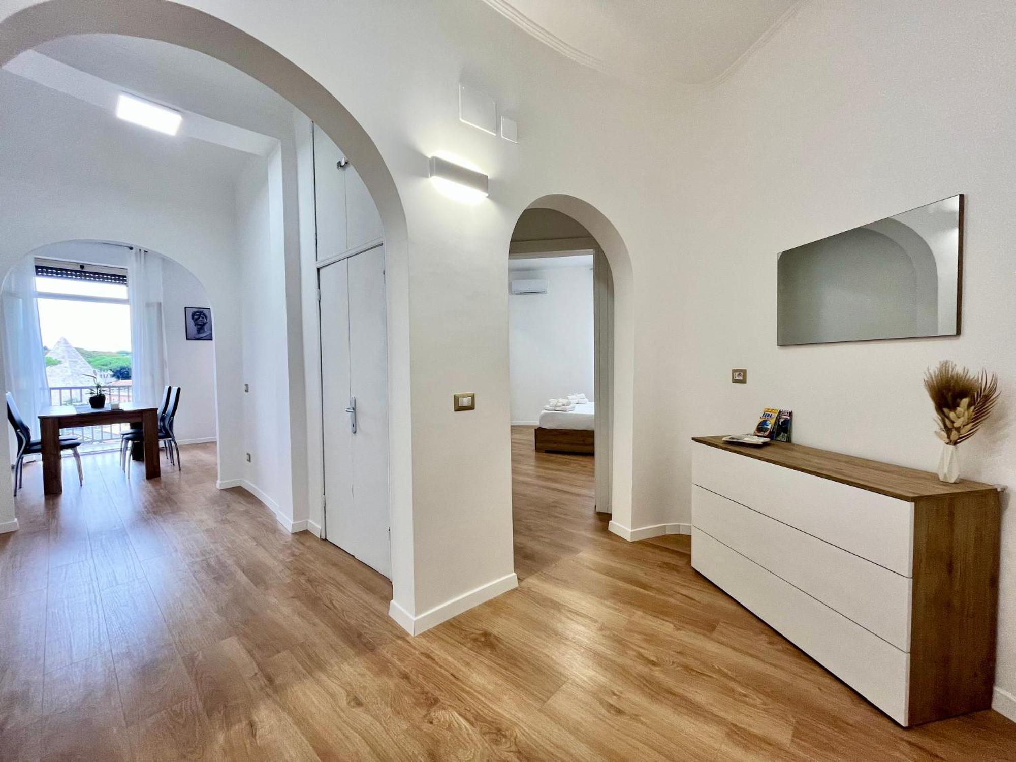 Pyramidhouse - 100mq With View - 2km From The Colosseum Appartamento