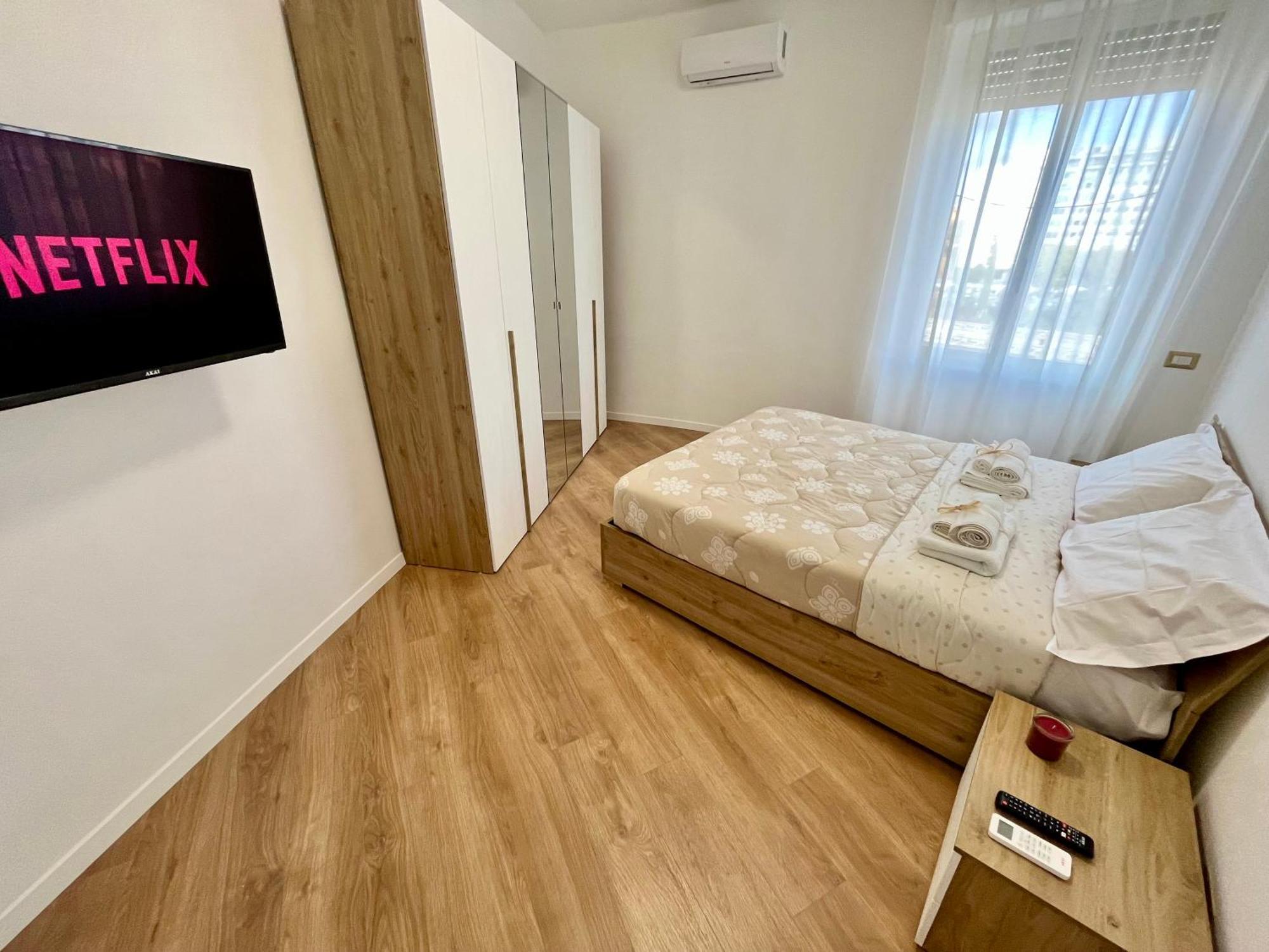 Pyramidhouse - 100mq With View - 2km From The Colosseum Appartamento