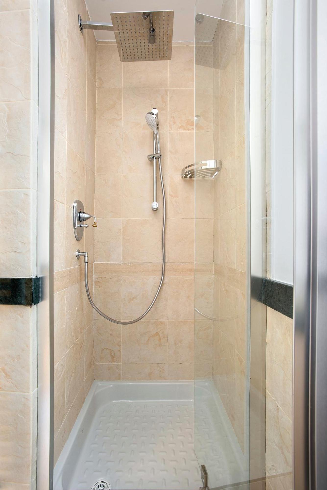 Apartment Montebello Style Rome