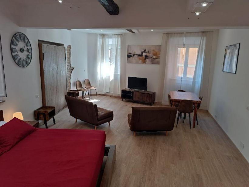Octavia Apartment