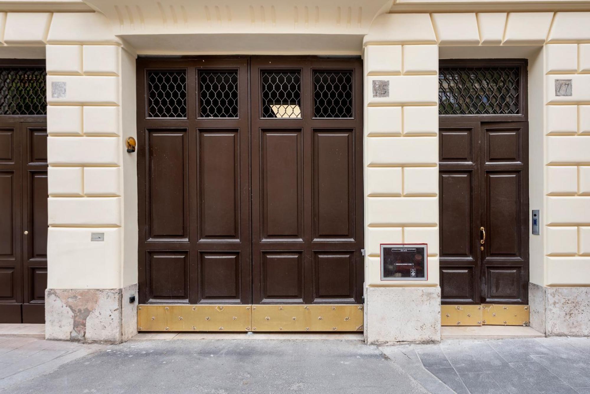 Black Colosseo Guest house