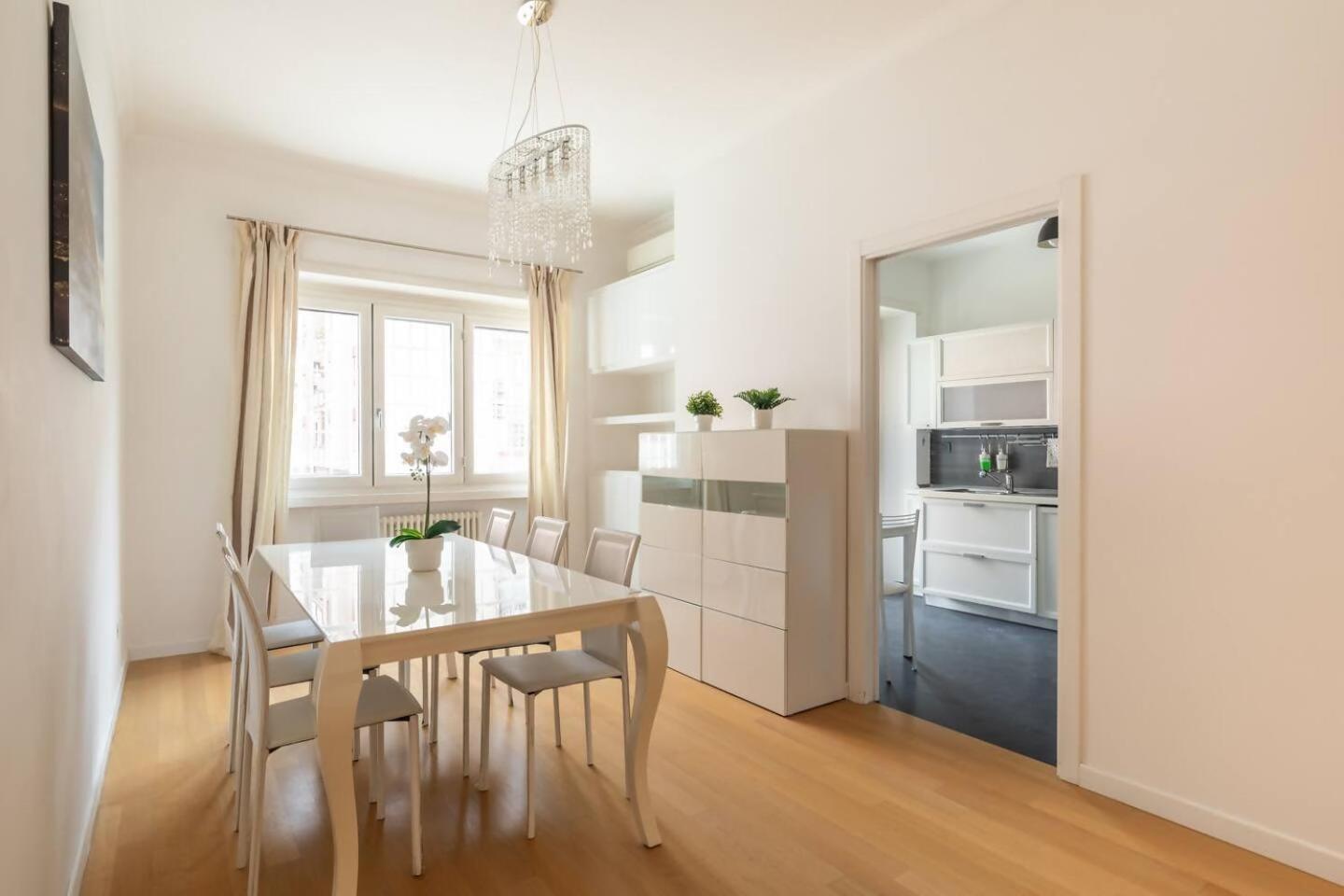 Apartment Elegante E Luminoso Con Metro Vicina