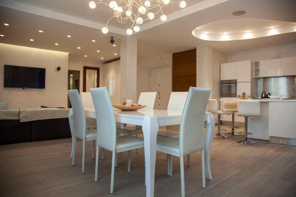 Luxury In Steps From Metro A Cornelia Apartment *