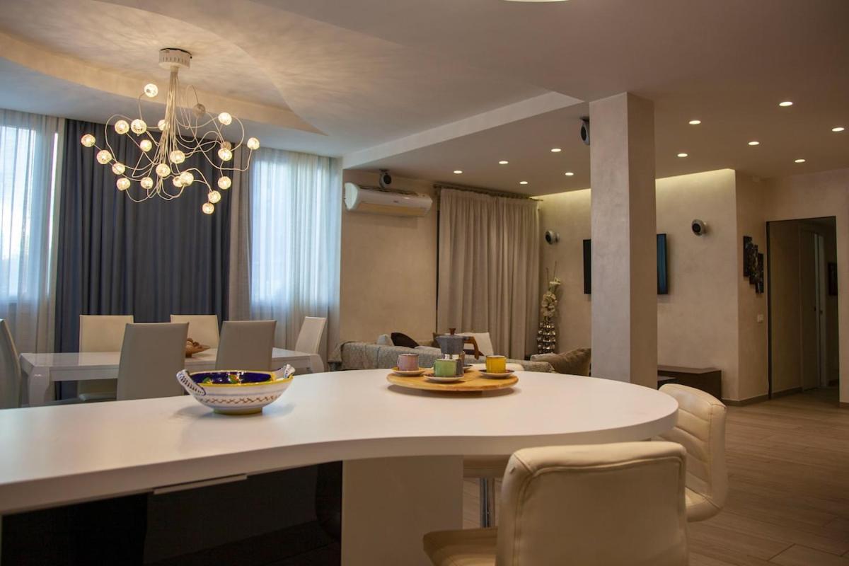 Luxury In Steps From Metro A Cornelia *