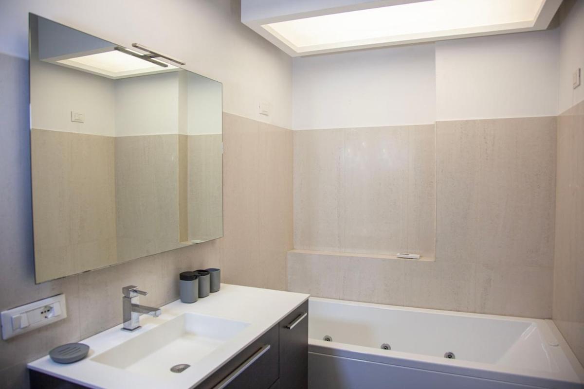 Luxury In Steps From Metro A Cornelia Apartment Rome