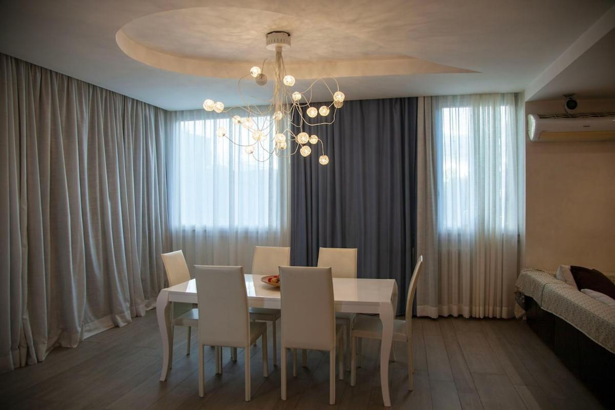 Luxury In Steps From Metro A Cornelia Apartment