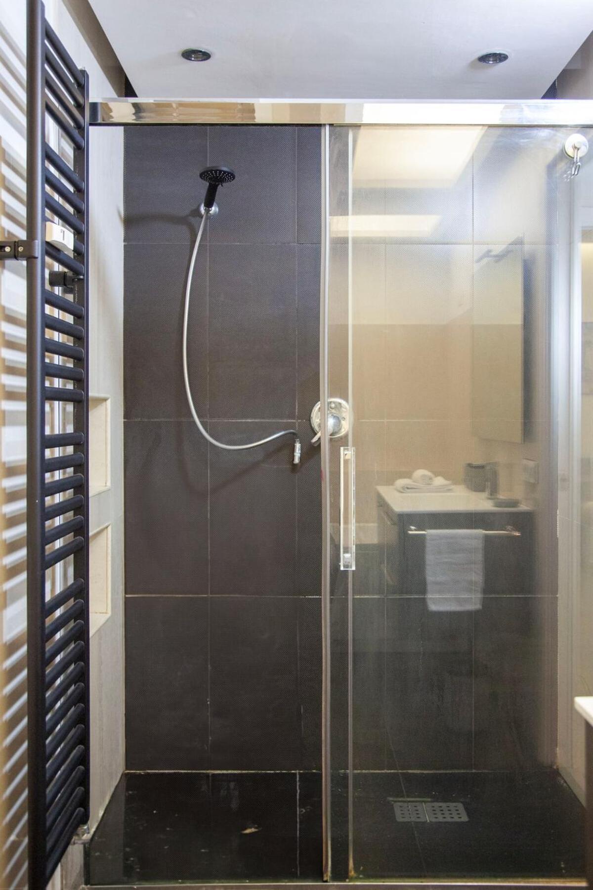 Luxury In Steps From Metro A Cornelia Apartment *