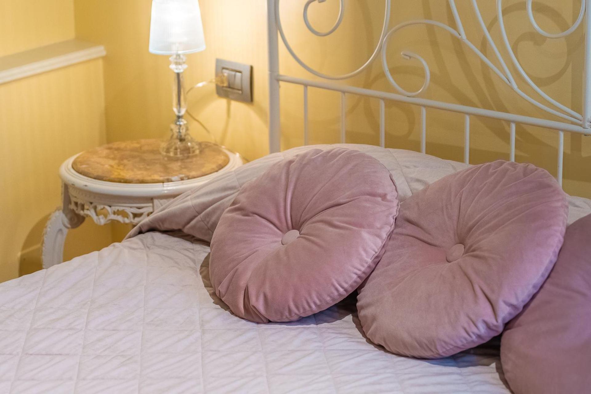 Secret Luxury Retreat In The Heart Of The Ghetto By Houseeds Apartment Rome