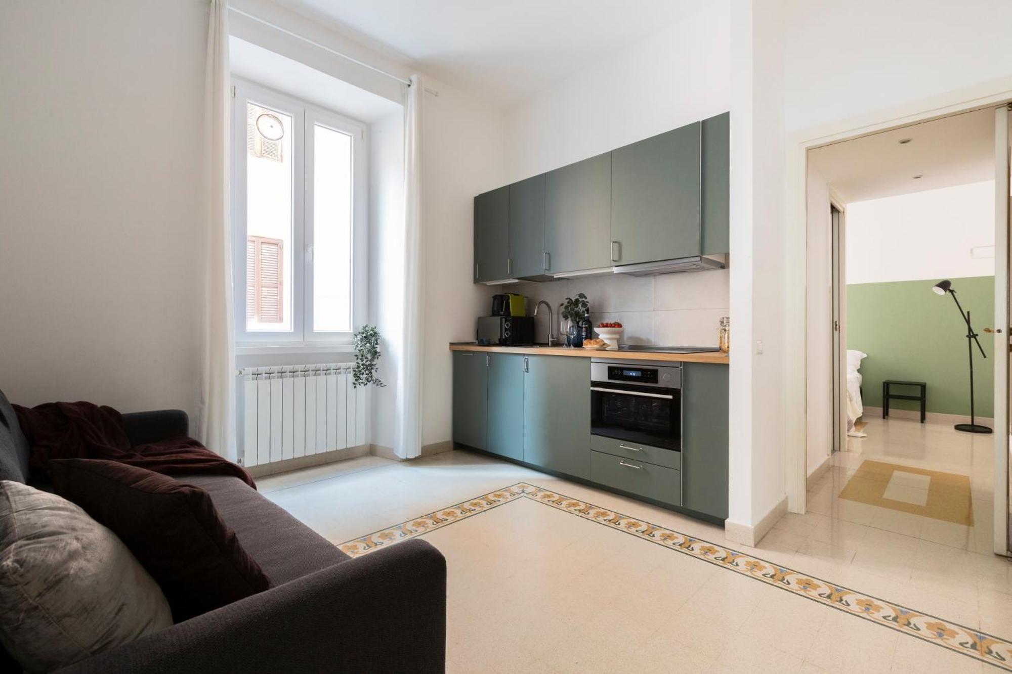 Apartment The Rent - Sunny Three-bedroom Near Ottaviano Metro Stop