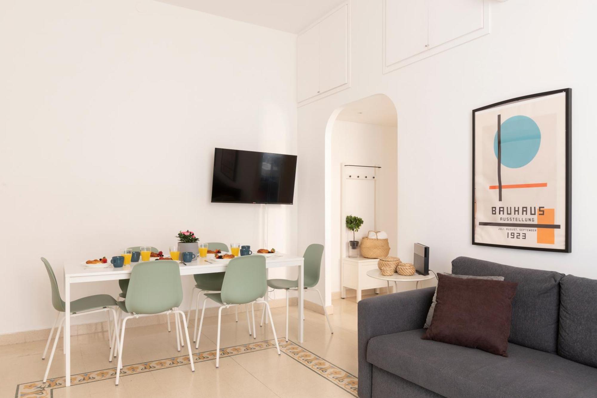 Apartment The Rent - Sunny Three-bedroom Near Ottaviano Metro Stop *