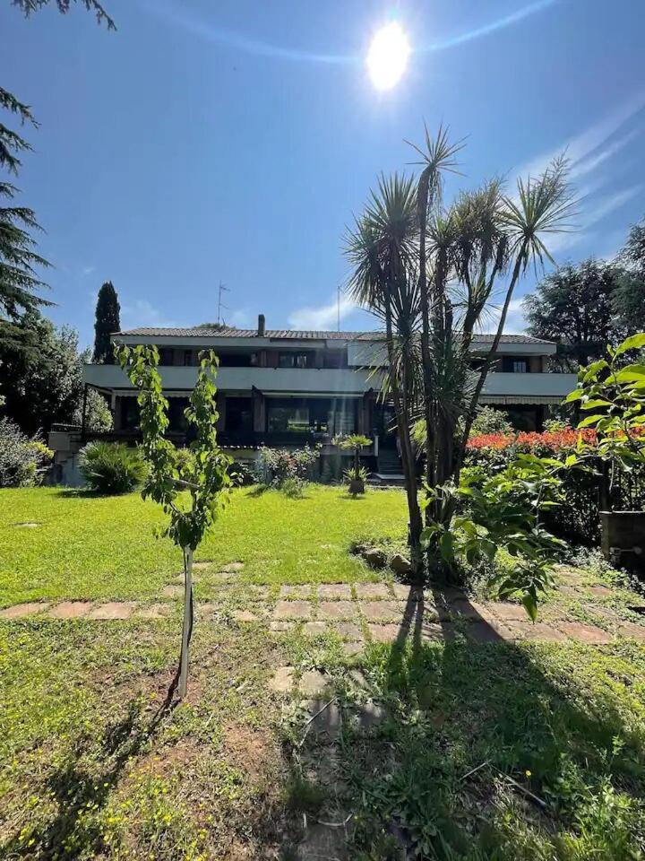 Villa La Dolce - A Tropical Garden In Rome