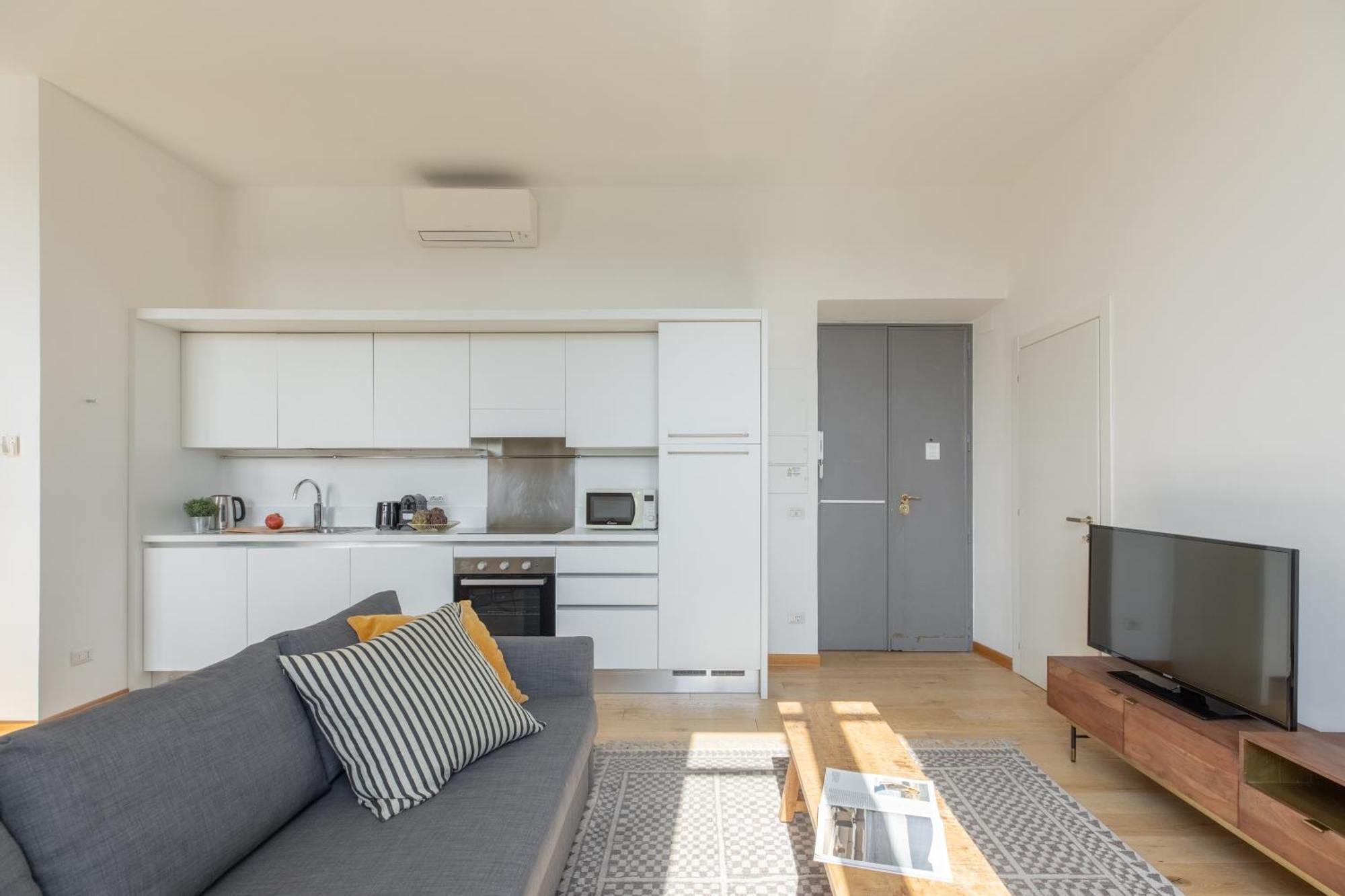 Iflat Bright & Modern Living With Panoramic View *