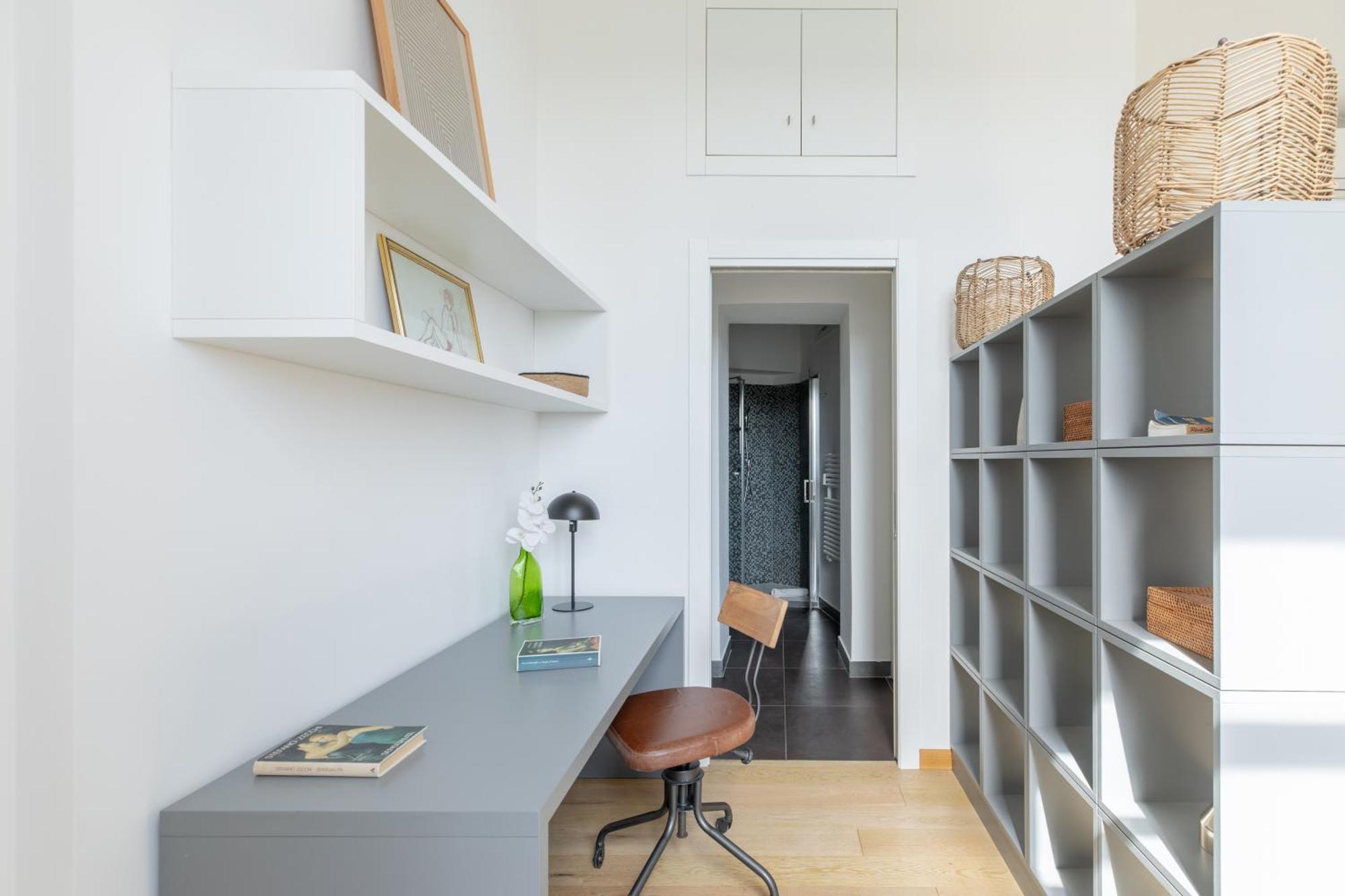 Iflat Bright & Modern Living With Panoramic View Apartment
