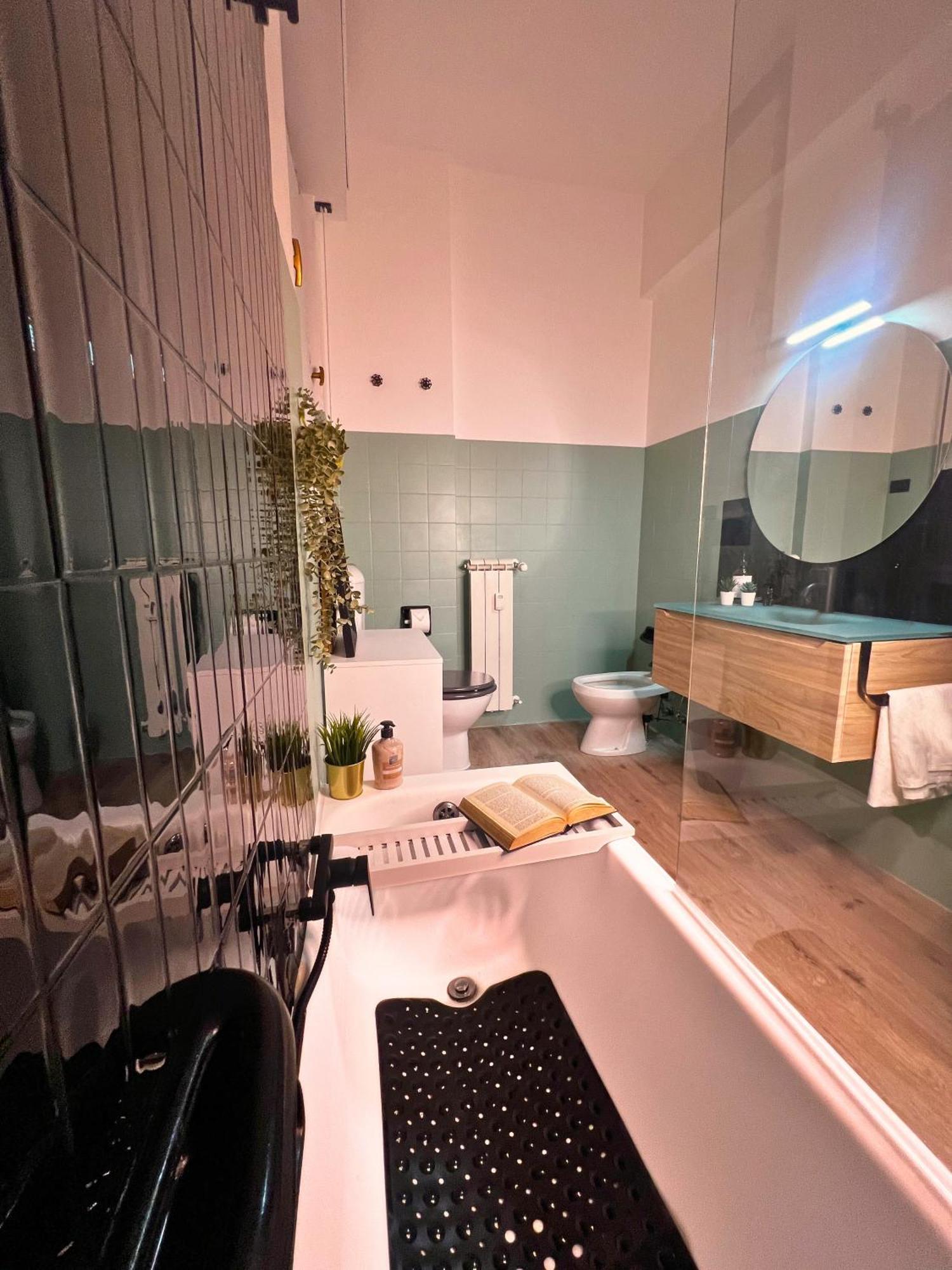 Appia Antica Apartment, Subway, Near Colosseum, Design & Comfort, Balcony