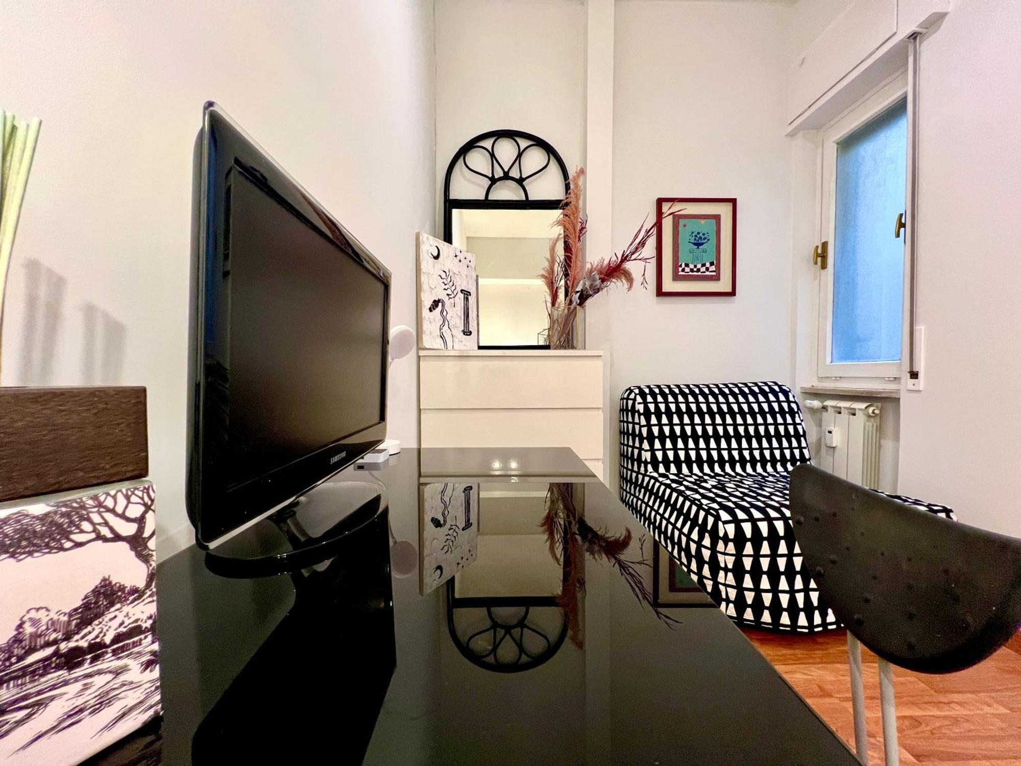 Appia Antica Apartment, Subway, Near Colosseum, Design & Comfort, Balcony Rome
