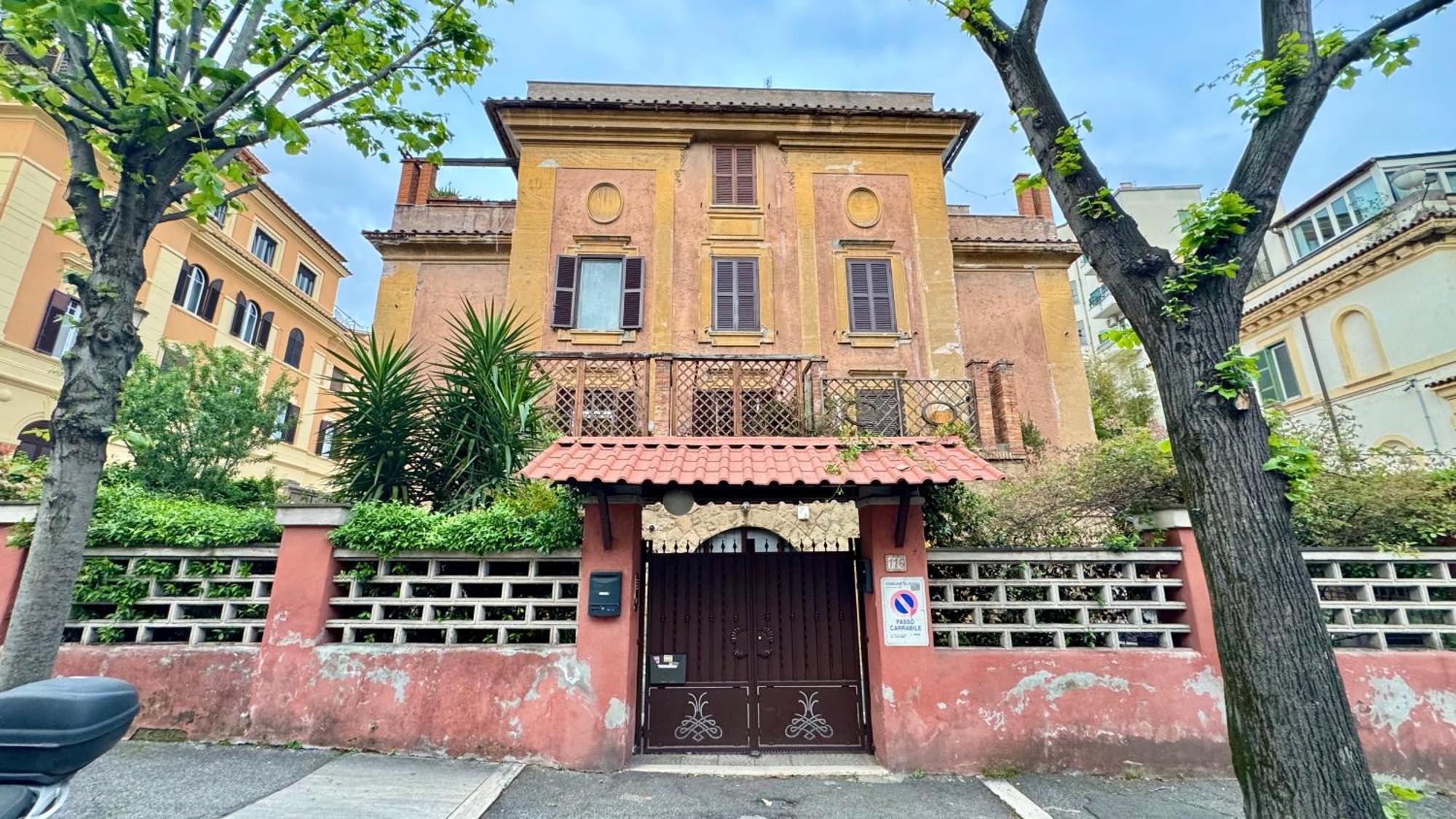 Elegant Near The Vatican Apartment Rome
