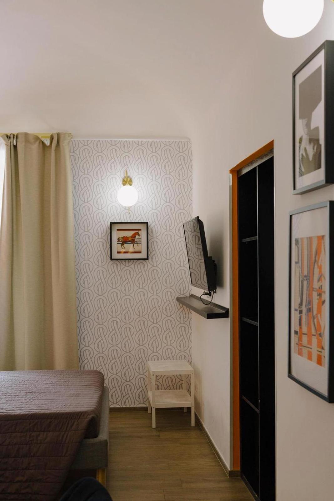 The B Place Cola Guest house Rome