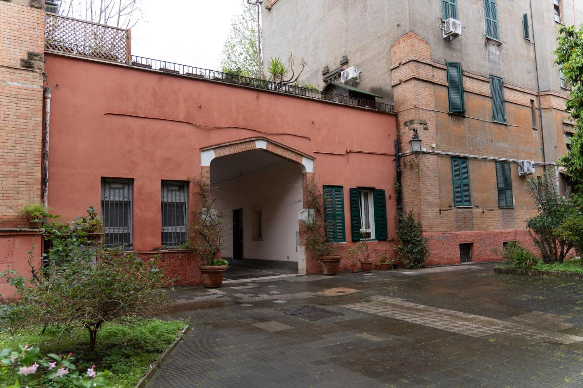 Apartment Vatican Court Rome