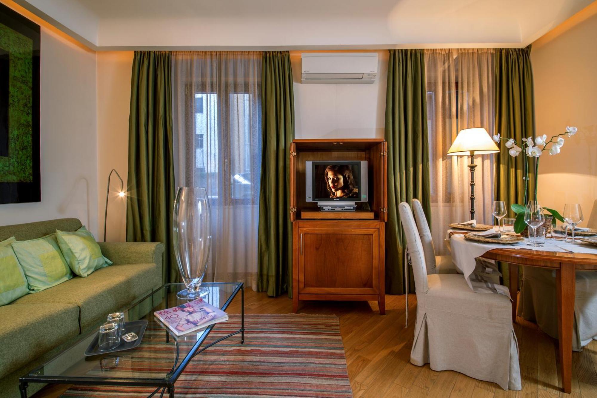 Adriano Rooftop Hotel