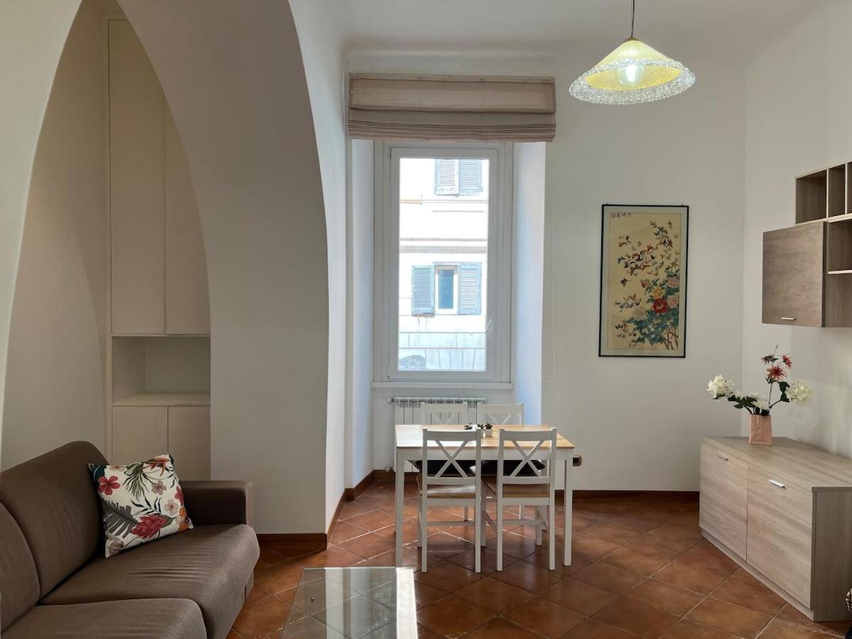 Paolina Lovely Rome