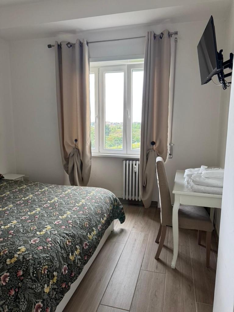Grazioso Tiburtina - 3 Bedrooms Apartment Rome