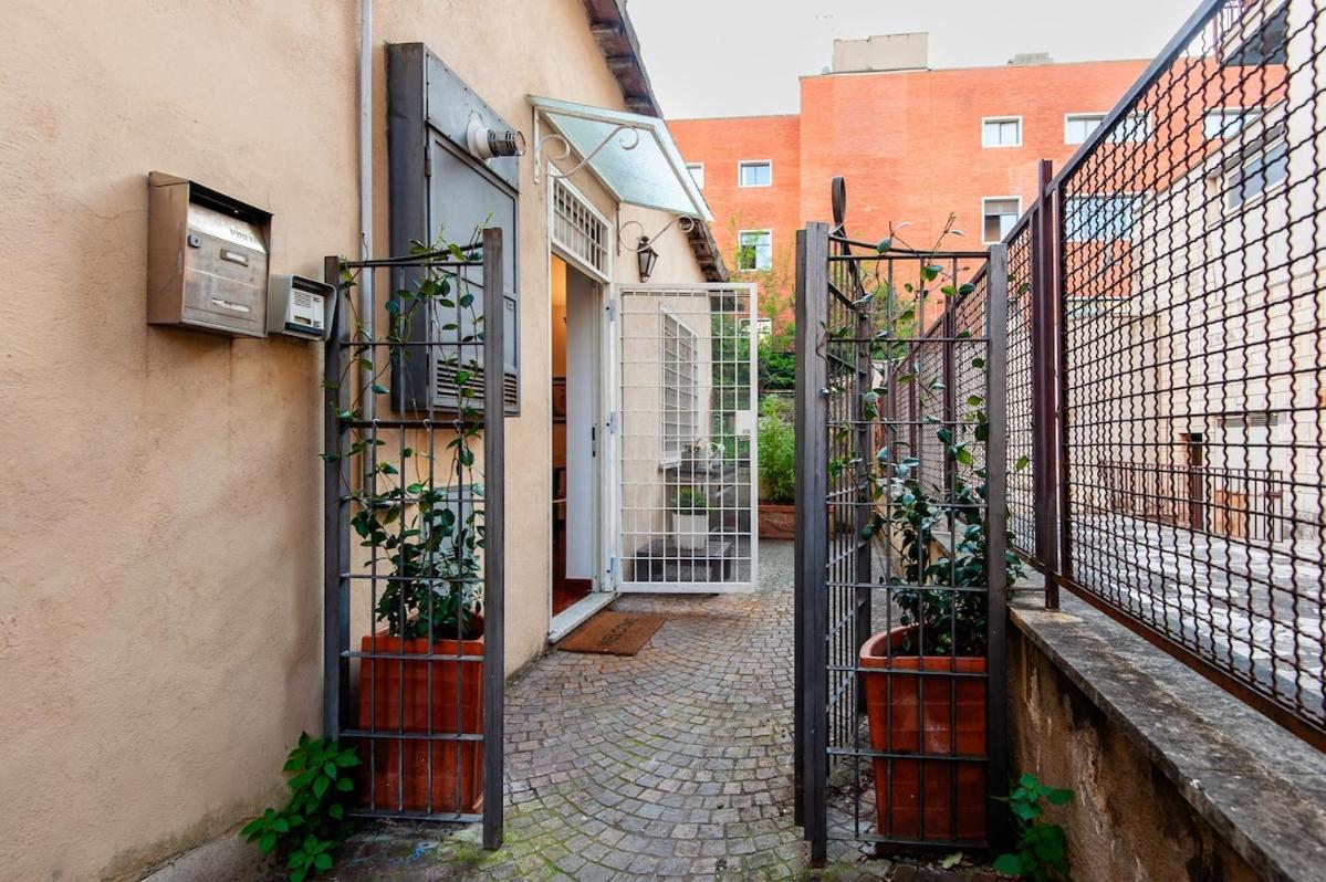 Ponte Milvio, Loft With Patio Holiday home *