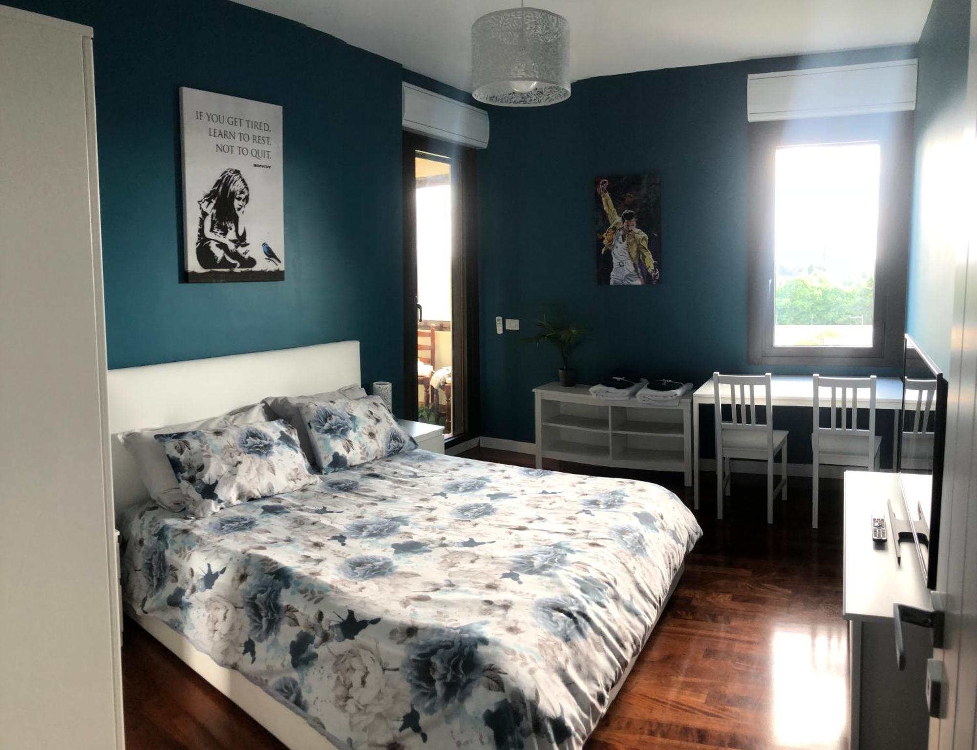 Stylish Spacious 3-bedroom Apartment, Open-space Kitchen, 3 Balconies! Appartamento Roma