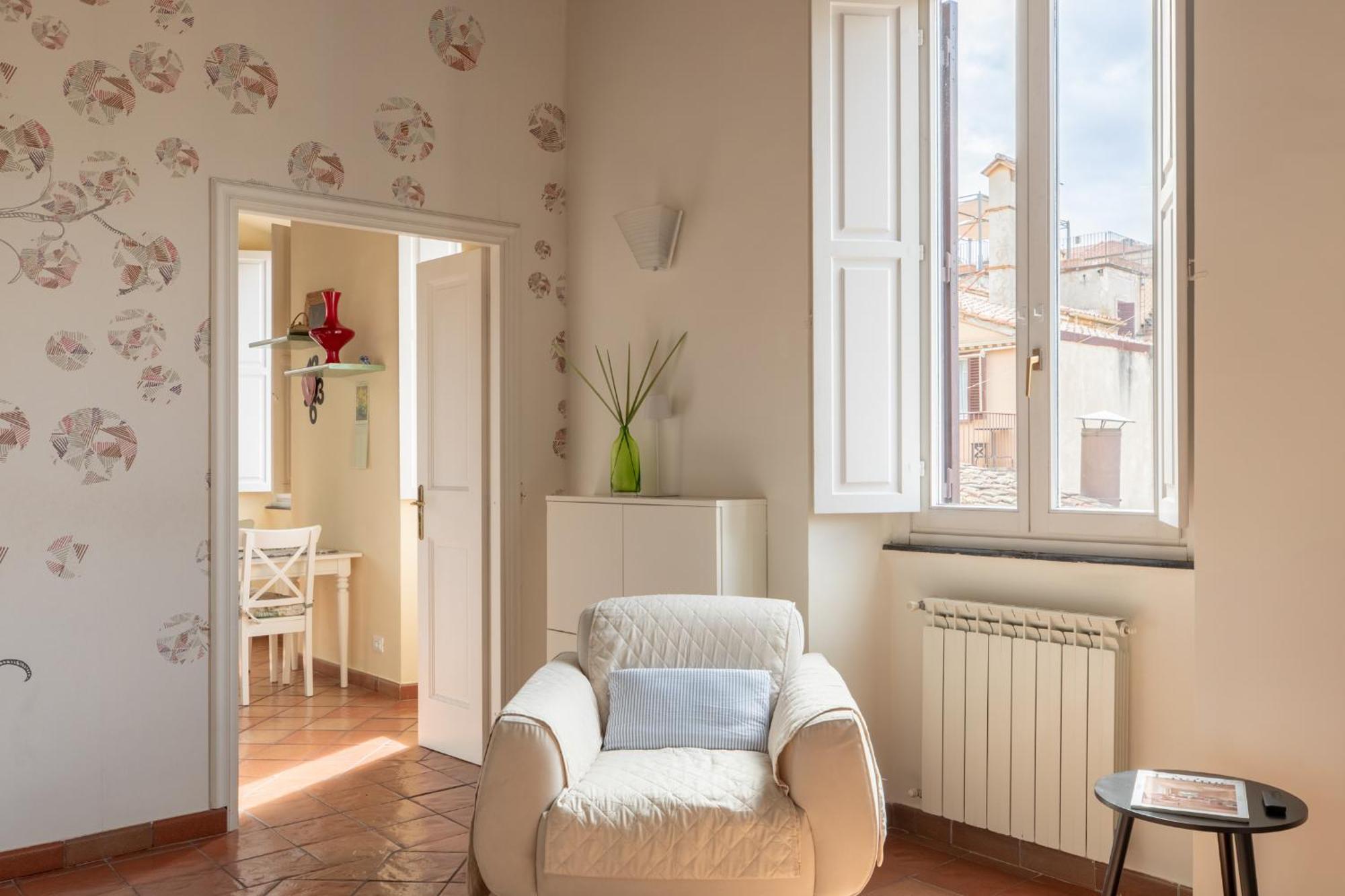 Apartment Iflat Trevi Charm, Elegant & Comfy Escape *