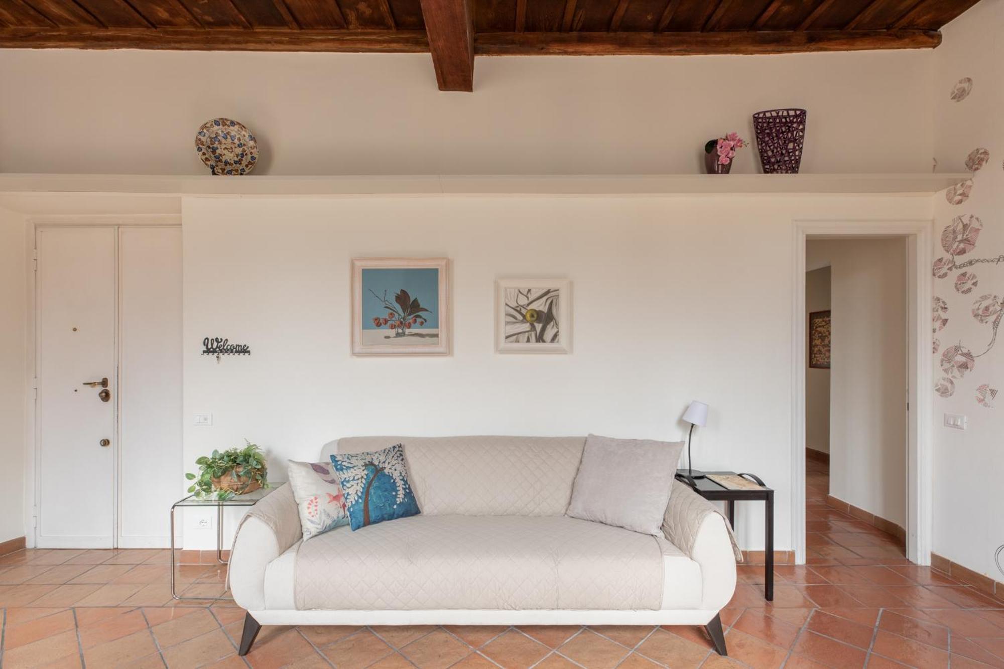 Iflat Trevi Charm, Elegant & Comfy Escape