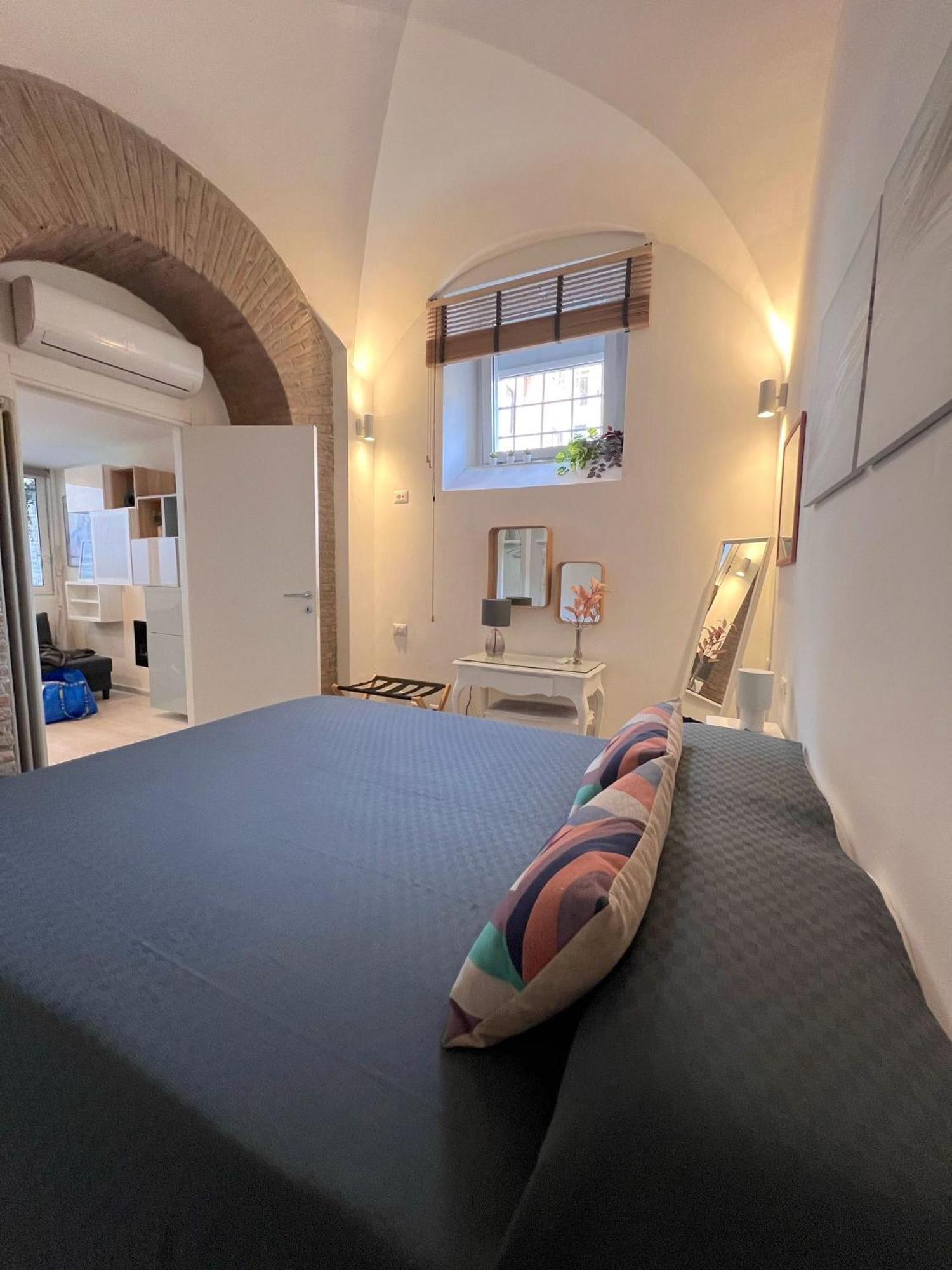 Divine Terrace Stylish St Peter Apartment