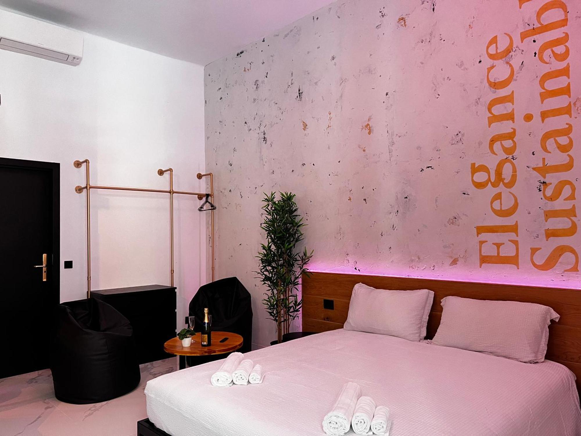 Ese Luxury - Elegant Jacuzzi Suite, Quiet&central Guest house