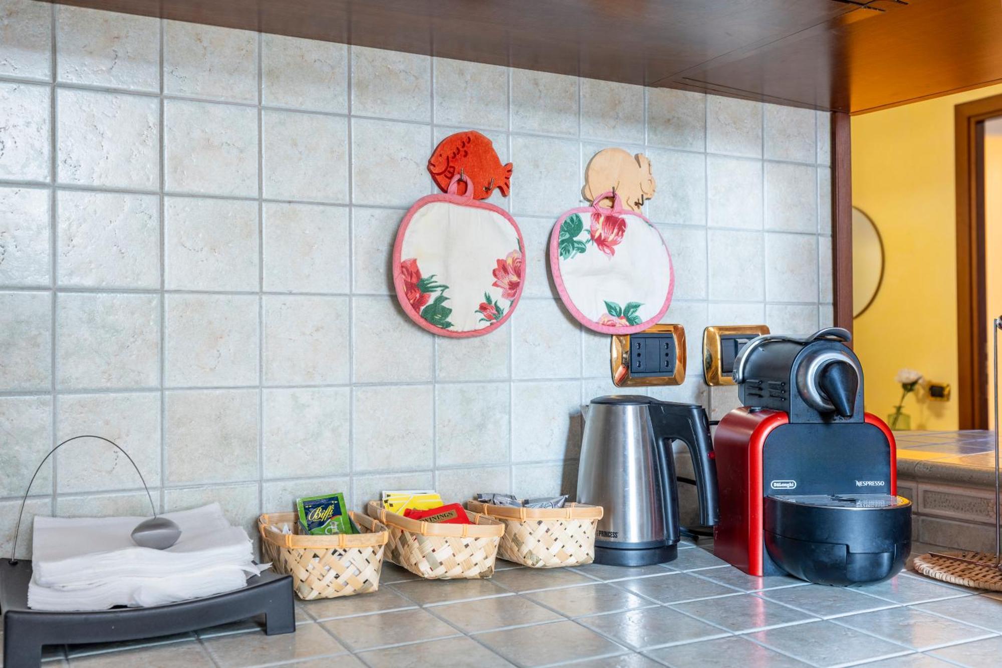 Apartment Ubaldi - 2 Stops From San Pietro *