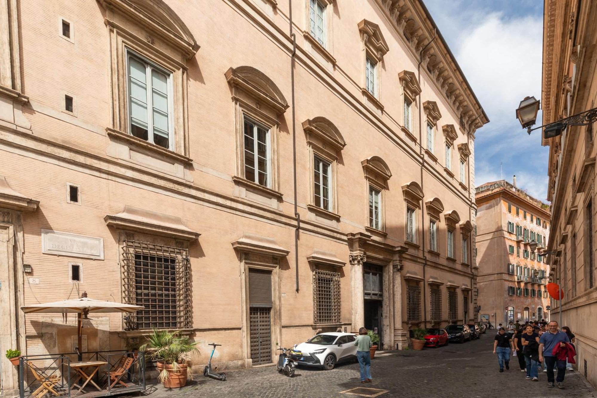Historic Palazzo Altieri Loft By Romeloft Apartment *