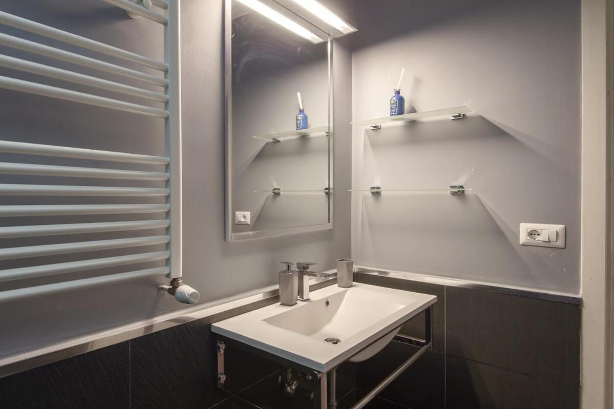Vatican Luxury Three Bedroom Apartment *
