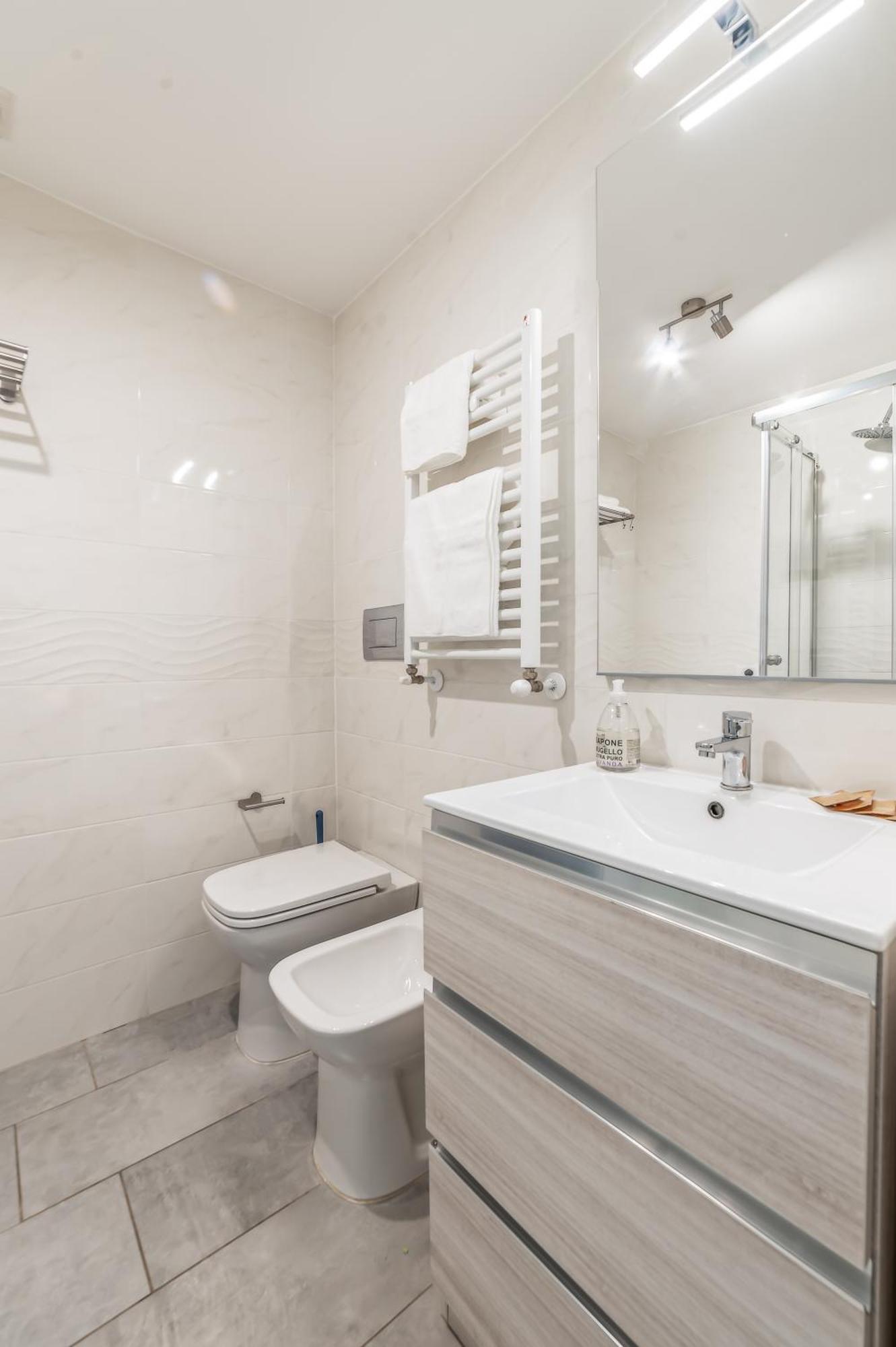 Benedetta Flat - Metropigneto & Tram - Free Wi-fi Appartamento *