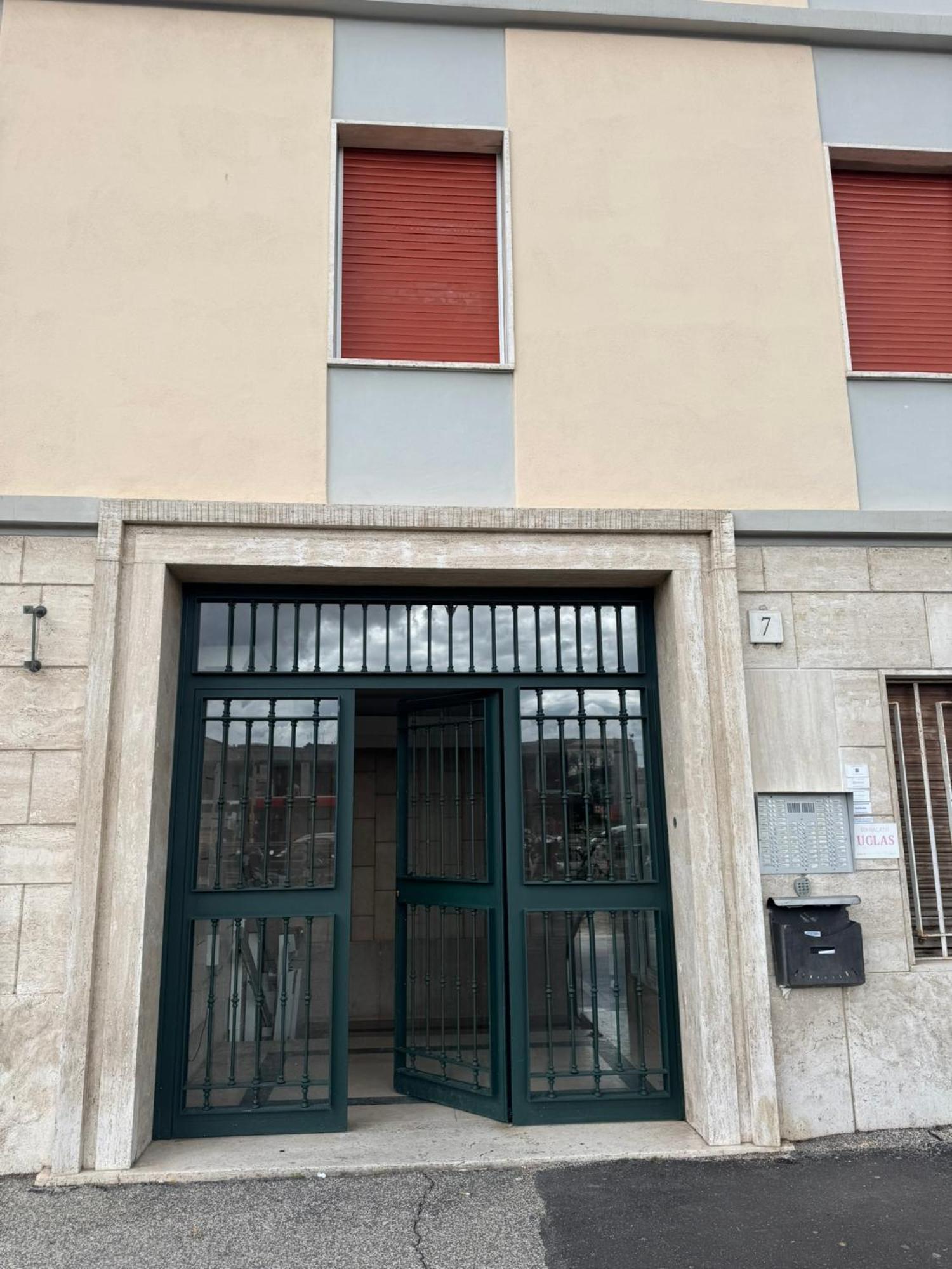 Appartamento Piramide-ostiense Two Bedroom *
