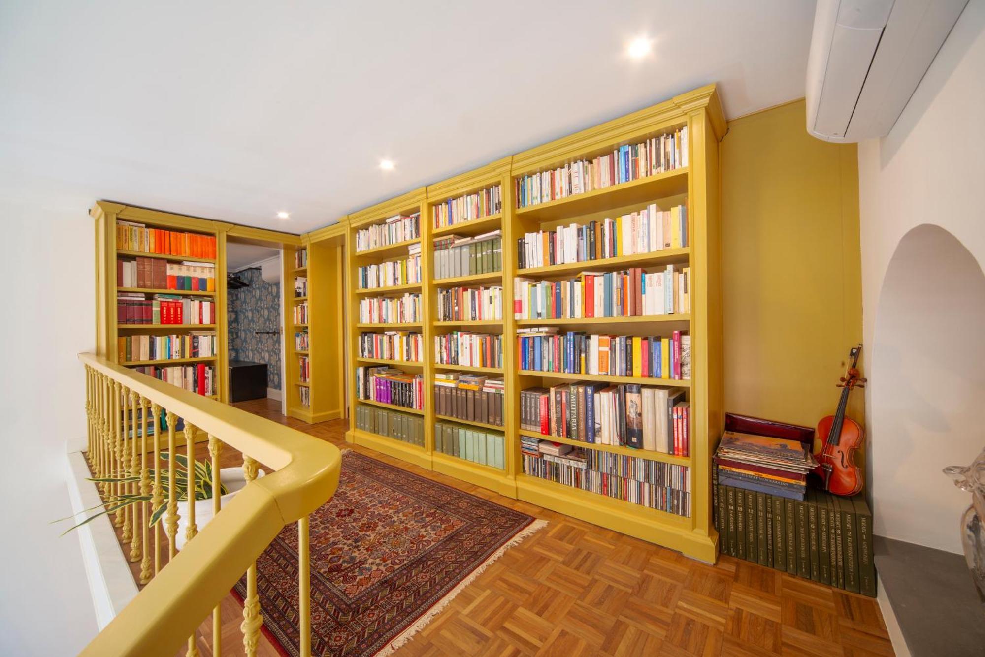 Timeless Elegance In Trastevere Apartment *