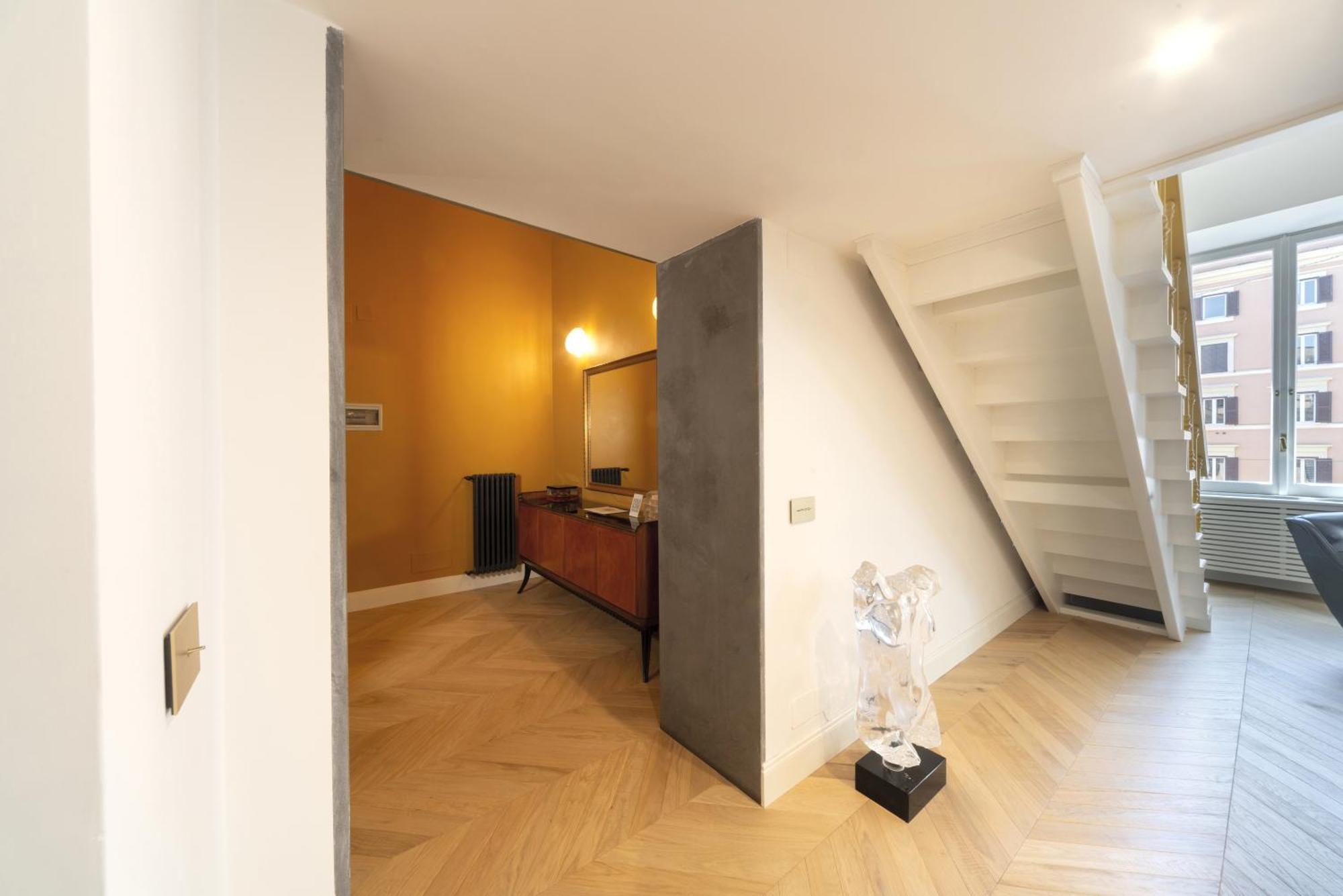 Timeless Elegance In Trastevere Apartment *