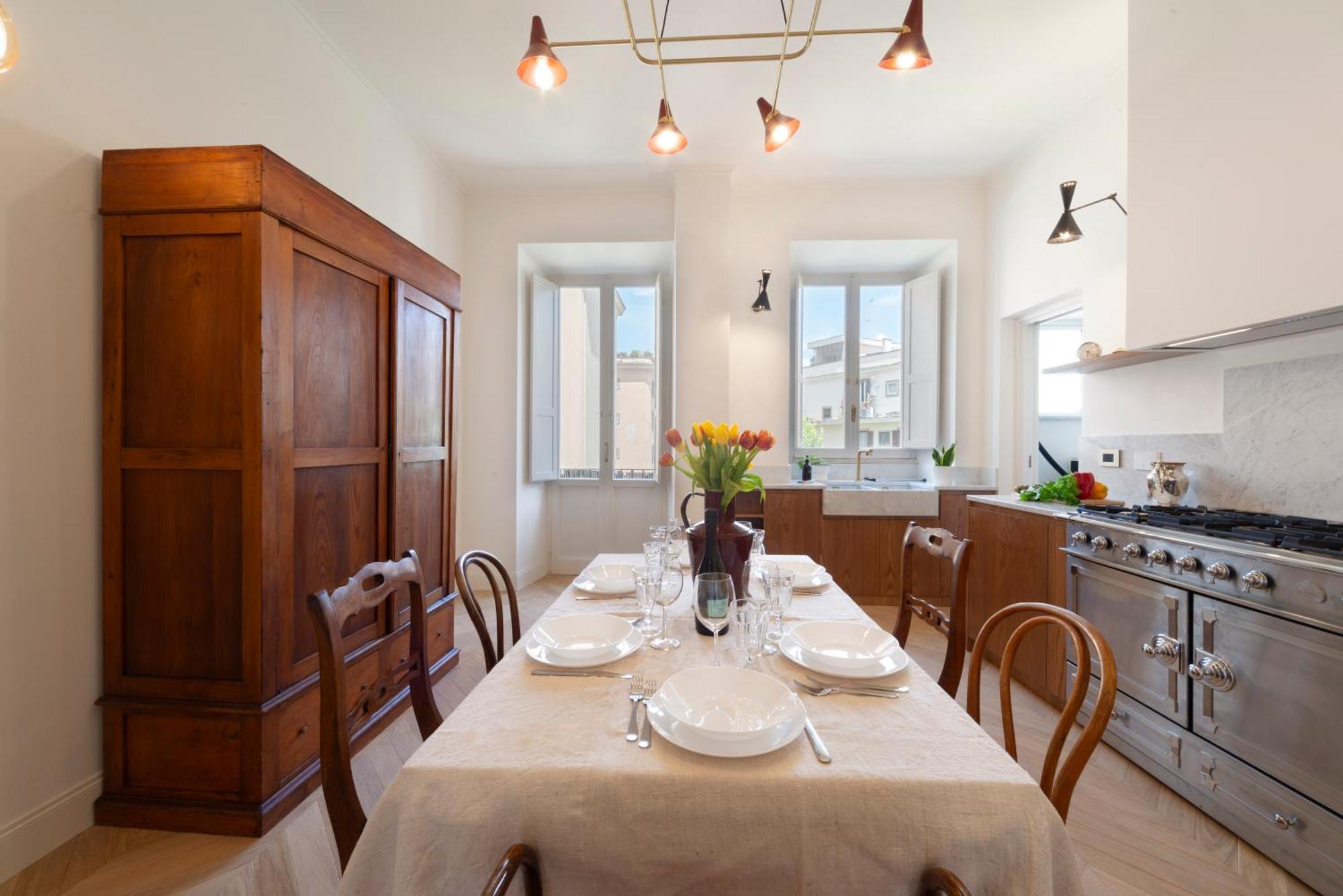 Timeless Elegance In Trastevere Apartment