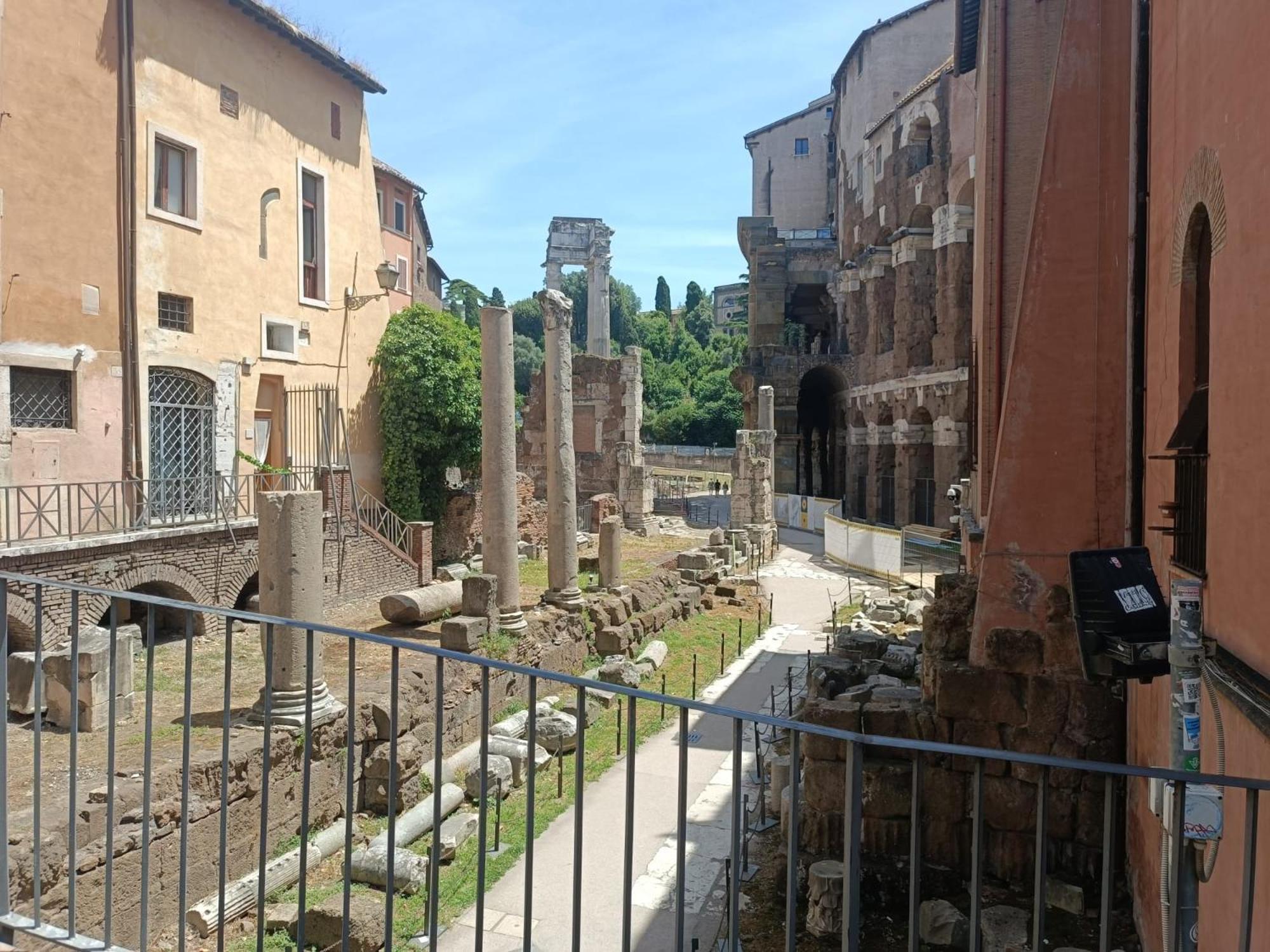 Ottavia Ghetto Apartment