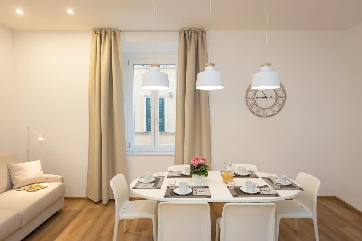 Colosseum Holidays - Three-bedroom Apartment *