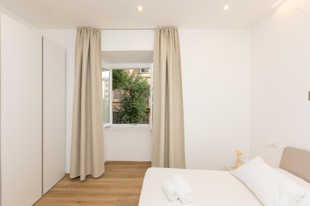 Colosseum Holidays - Three-bedroom Rome