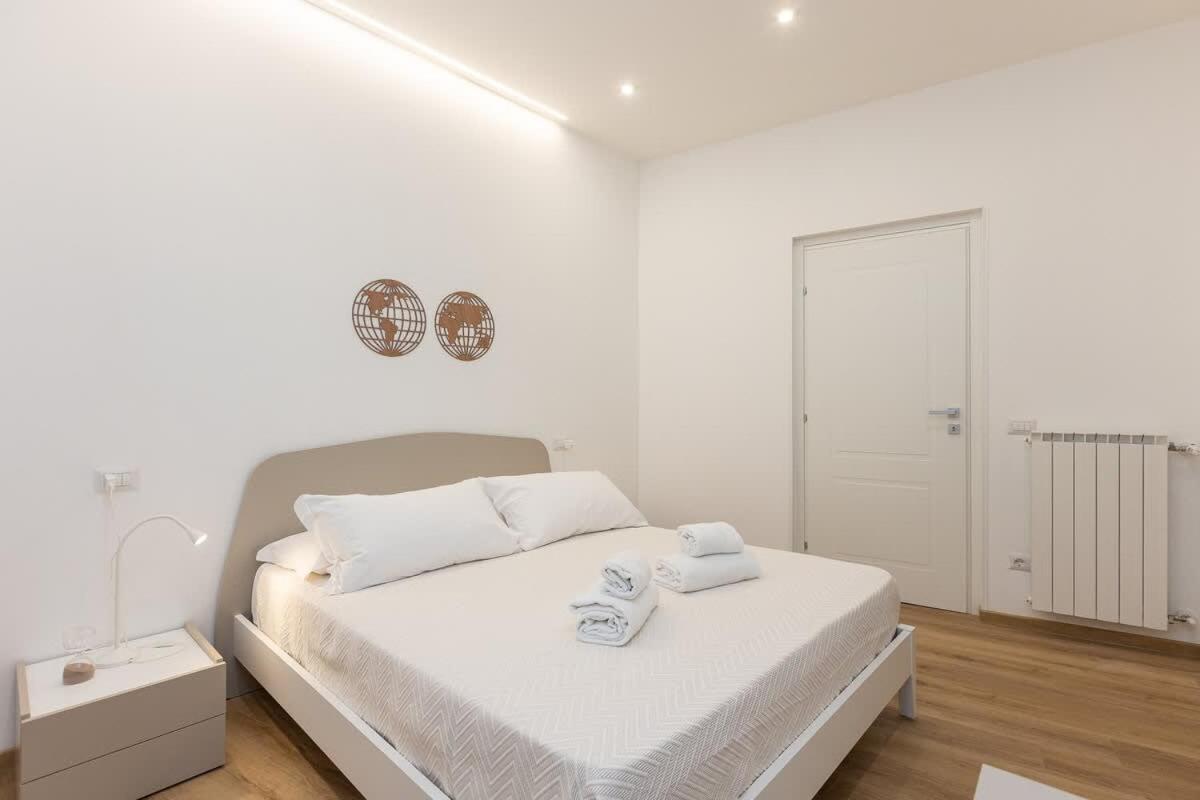 Colosseum Holidays - Three-bedroom Apartment *