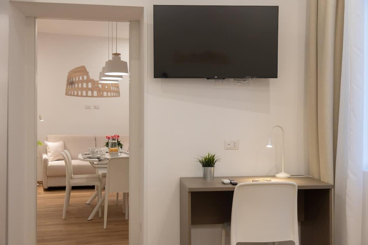 Colosseum Holidays - Three-bedroom Rome