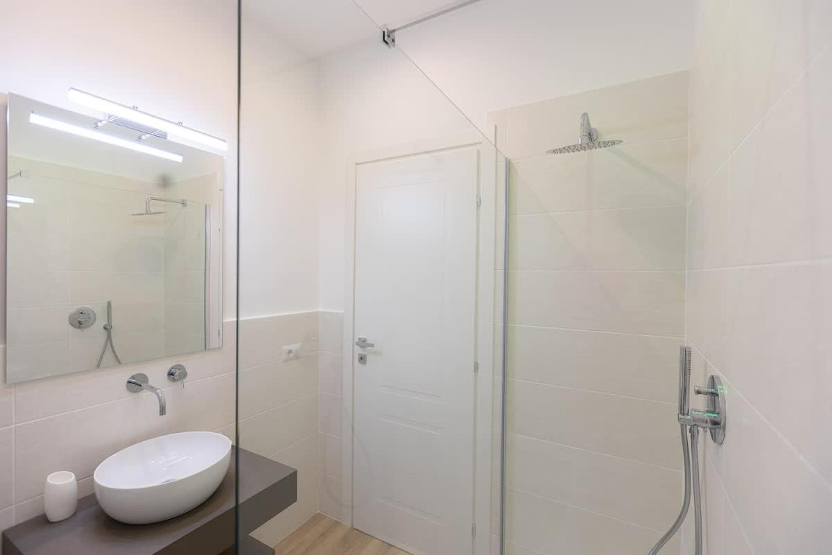 Colosseum Holidays - Three-bedroom * Rome